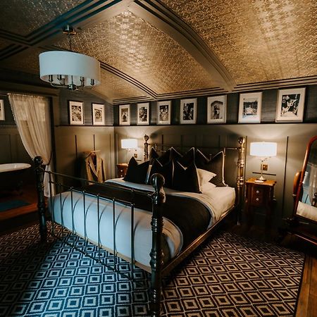 Sheddington Manor - 2 Bedroom Guest House & Cinema ベルファスト エクステリア 写真