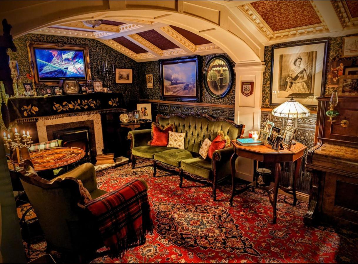 Sheddington Manor - 2 Bedroom Guest House & Cinema ベルファスト エクステリア 写真