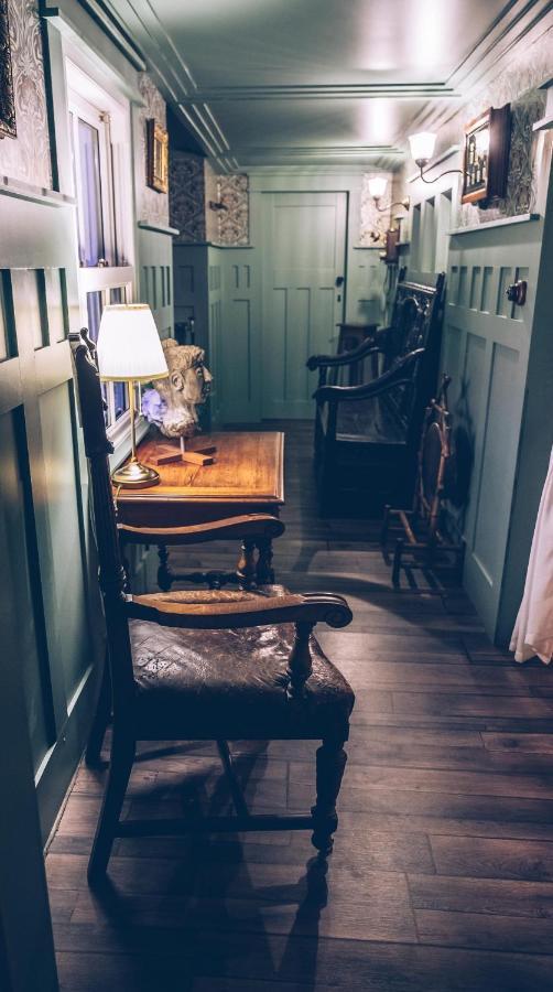 Sheddington Manor - 2 Bedroom Guest House & Cinema ベルファスト エクステリア 写真