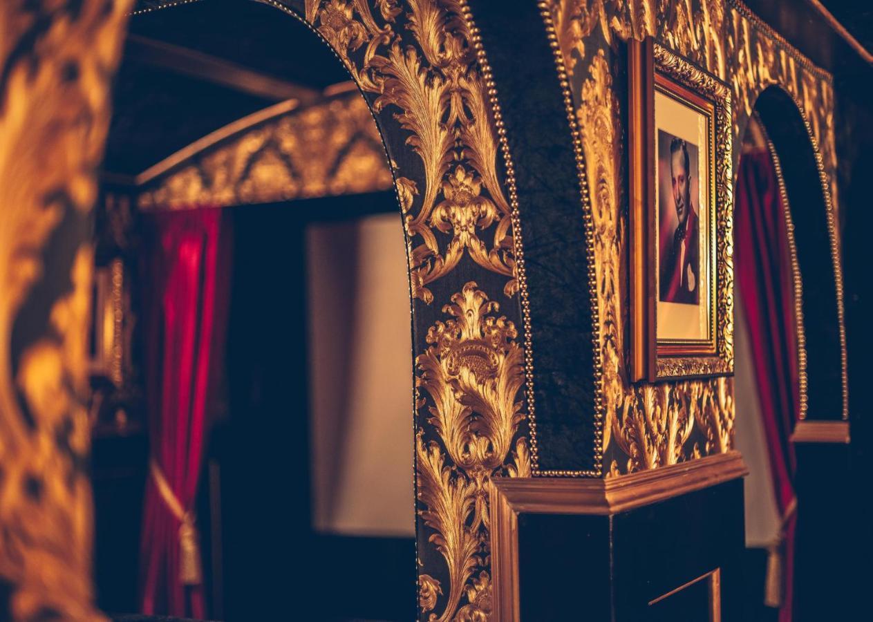 Sheddington Manor - 2 Bedroom Guest House & Cinema ベルファスト エクステリア 写真