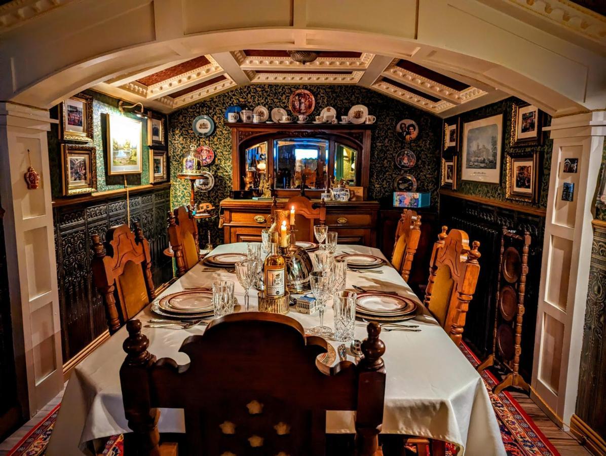 Sheddington Manor - 2 Bedroom Guest House & Cinema ベルファスト エクステリア 写真