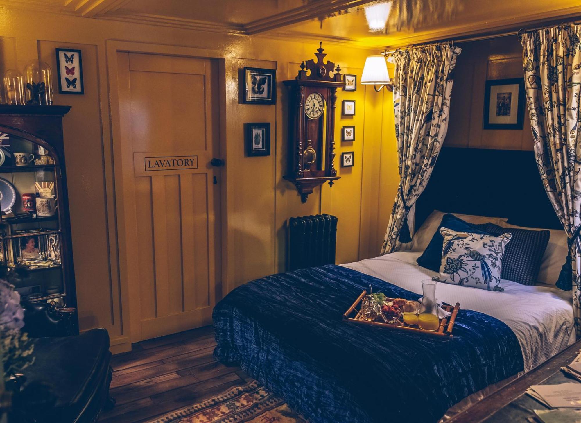 Sheddington Manor - 2 Bedroom Guest House & Cinema ベルファスト エクステリア 写真