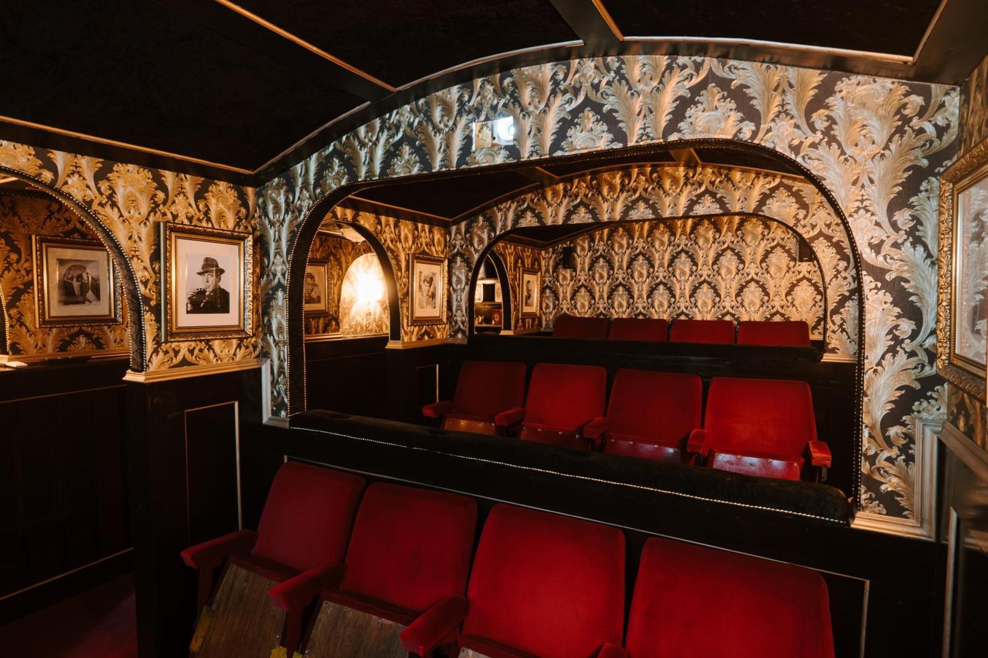 Sheddington Manor - 2 Bedroom Guest House & Cinema ベルファスト エクステリア 写真