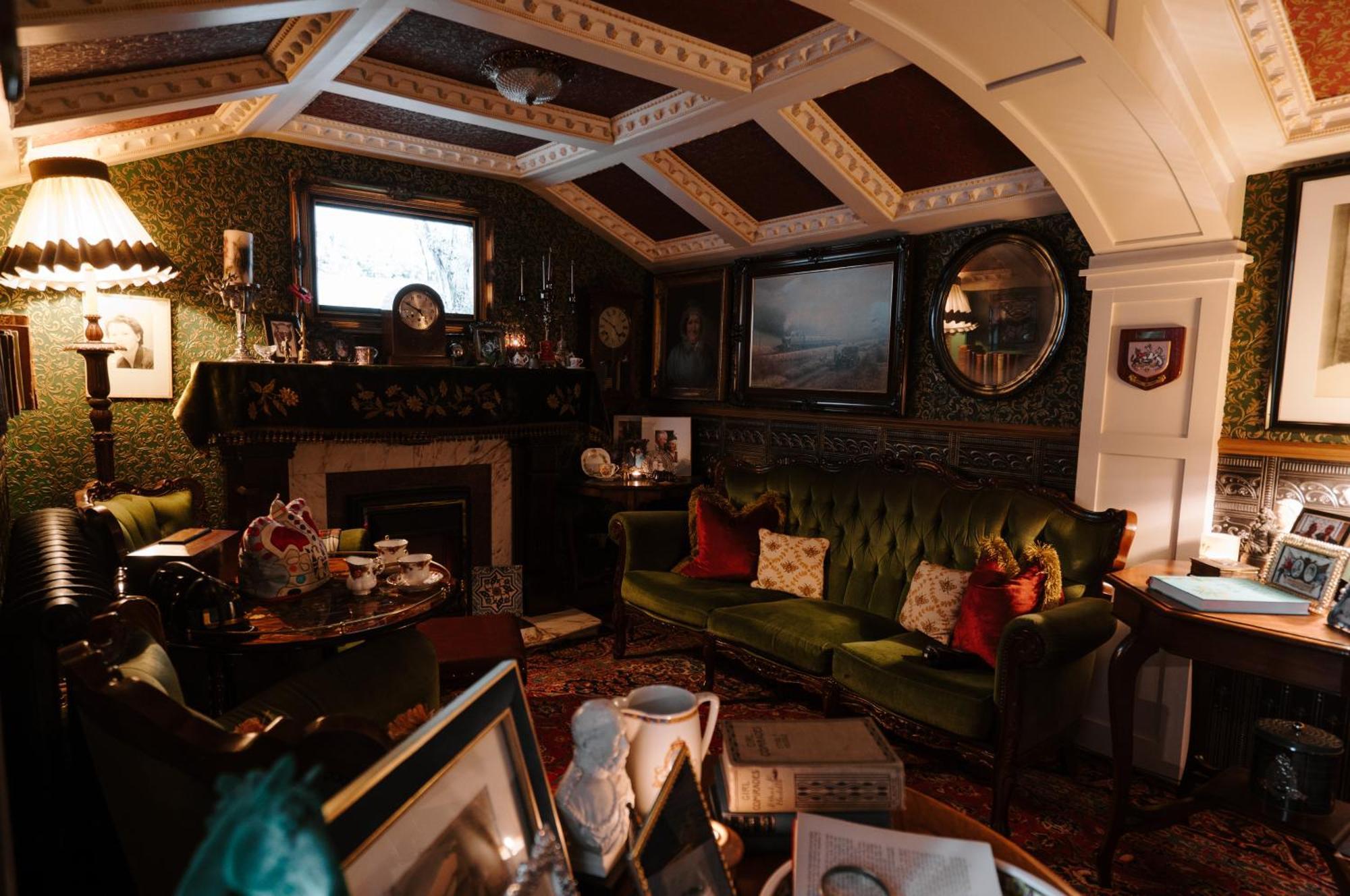 Sheddington Manor - 2 Bedroom Guest House & Cinema ベルファスト エクステリア 写真