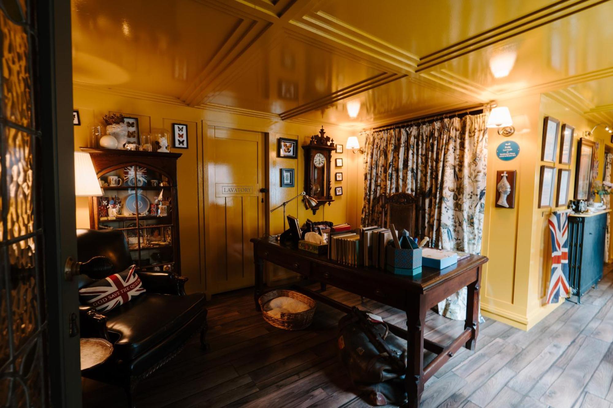Sheddington Manor - 2 Bedroom Guest House & Cinema ベルファスト エクステリア 写真