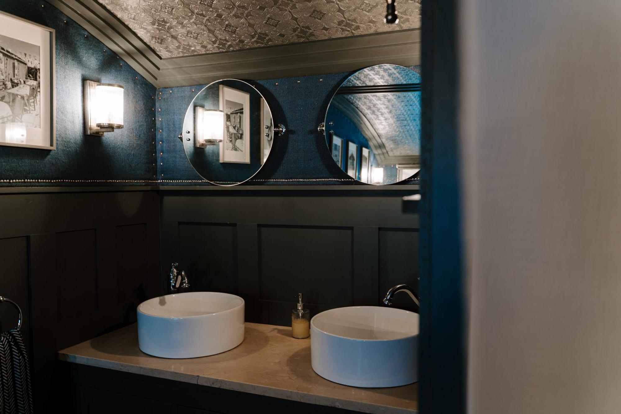 Sheddington Manor - 2 Bedroom Guest House & Cinema ベルファスト エクステリア 写真
