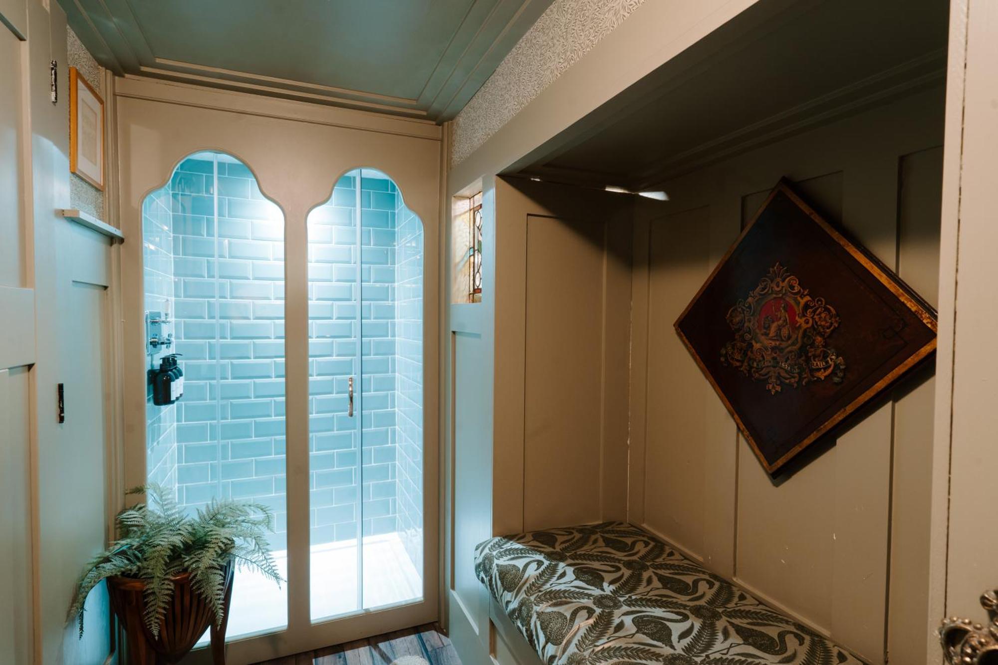 Sheddington Manor - 2 Bedroom Guest House & Cinema ベルファスト エクステリア 写真